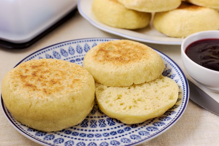 Anglické muffiny na tanieri